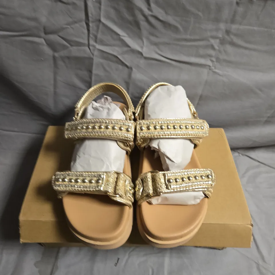 BOXED PAIR OF STEVE MADDEN  MONA SANDALS - UK SIZE 3