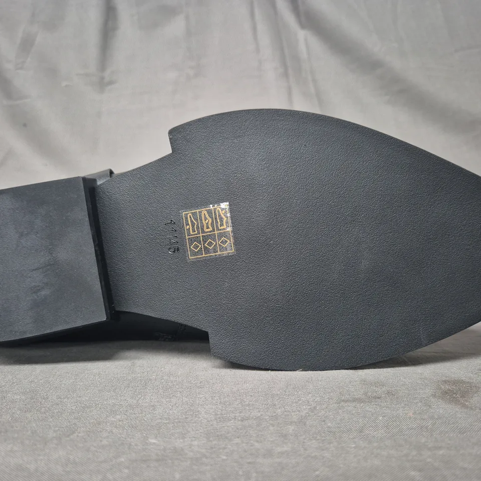 BOXED PAIR OF KOI SOULRENDER MEN'S HARDWARE COWBOY BOOTS IN BLACK/ANTIQUE SILVER UK SIZE 11