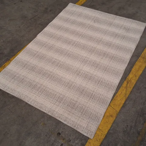 LIGHT GREY TEXTURED RUG APPROXIMATELY 120Γ160CM