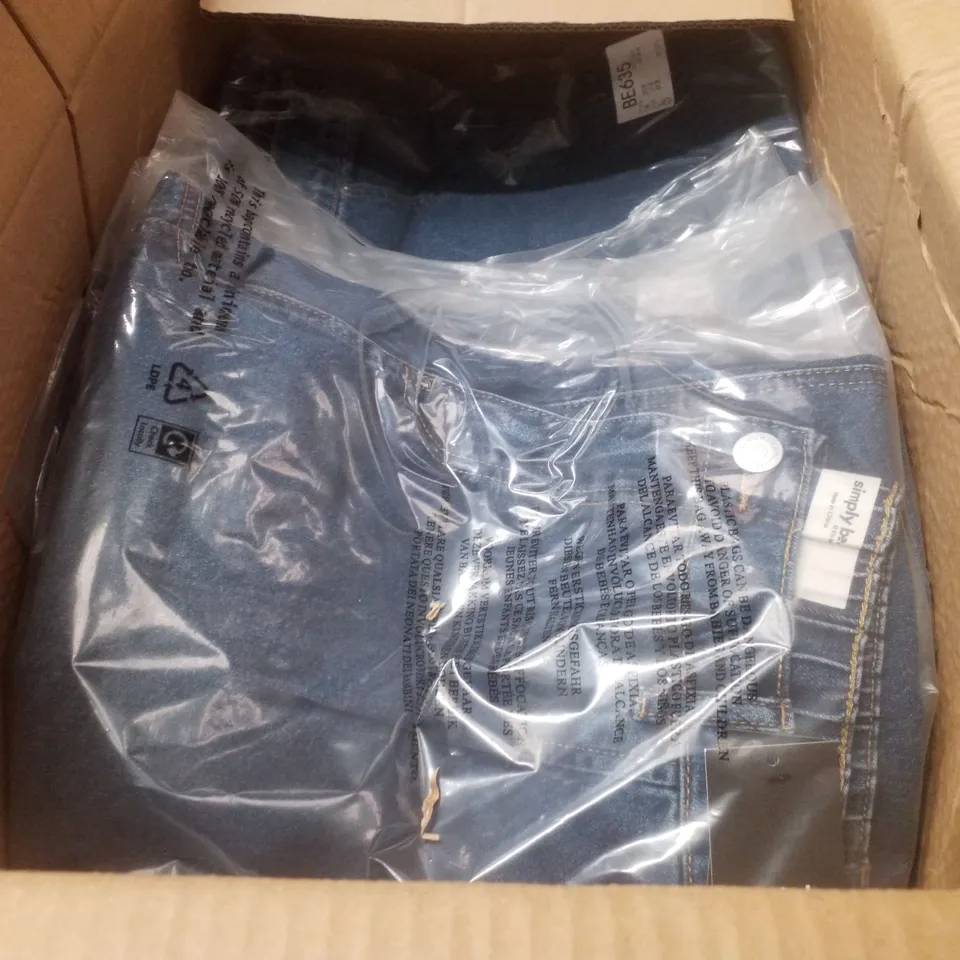 BOX CONTAINING APPROXIMATELY 10 BRAND NEW SIMPLY BE MID BLUE PLEAT DETAIL WIDE LEG JEANS - SIZE 20R