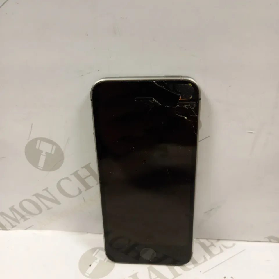 APPLE IPHONE SE (1ST GENERATION) - SILVER 