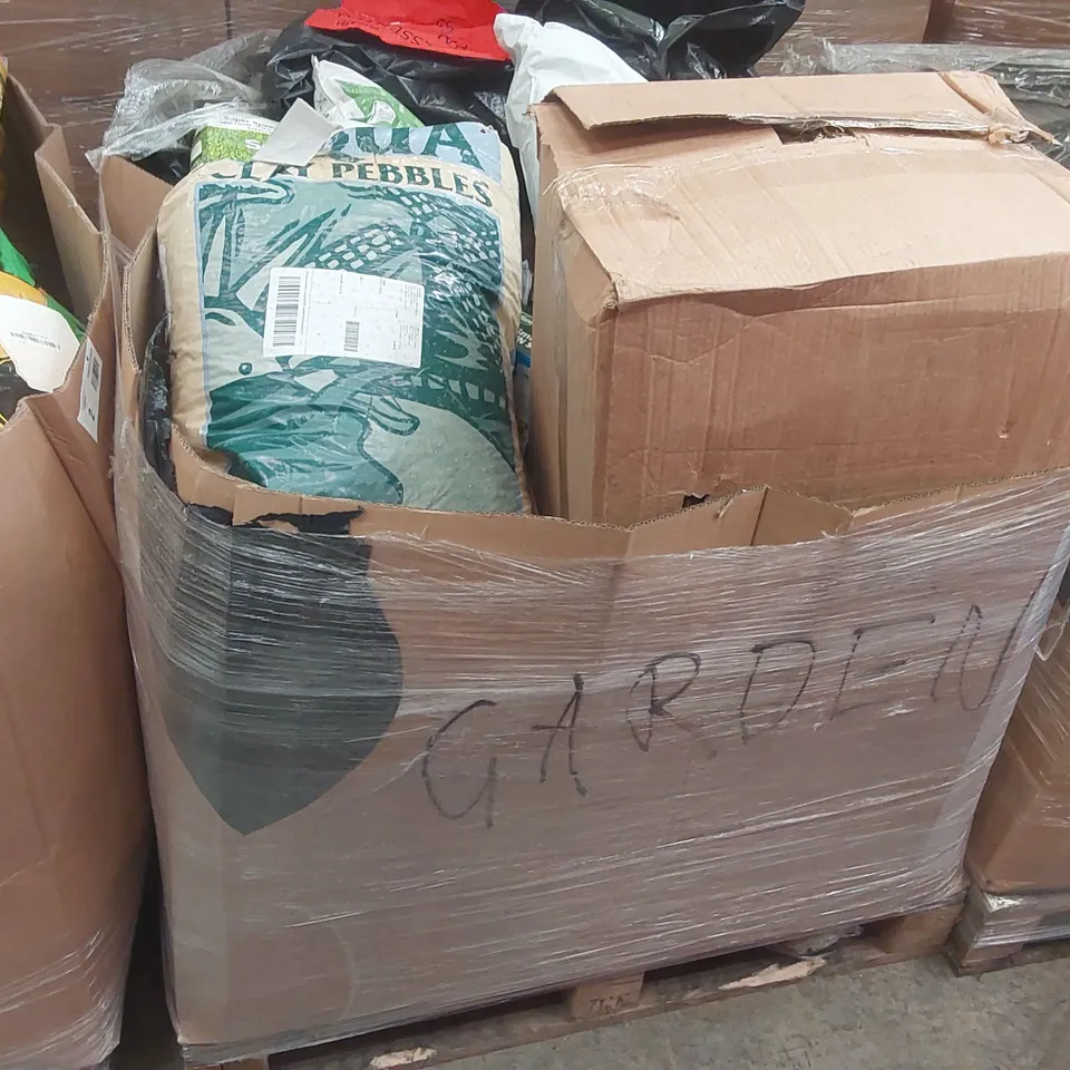 PALLET CONTAINING A LARGE QUANTITY OF ASSORTED GARDEN SUPPLIES INCLUDING PLAY SAND, GRASS SEED, PEBBLES ECT