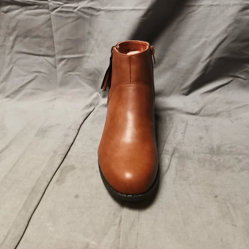 BOXED PAIR OF LILLEY SIDE-ZIP ANKLE BOOTS IN BROWN SIZE 7