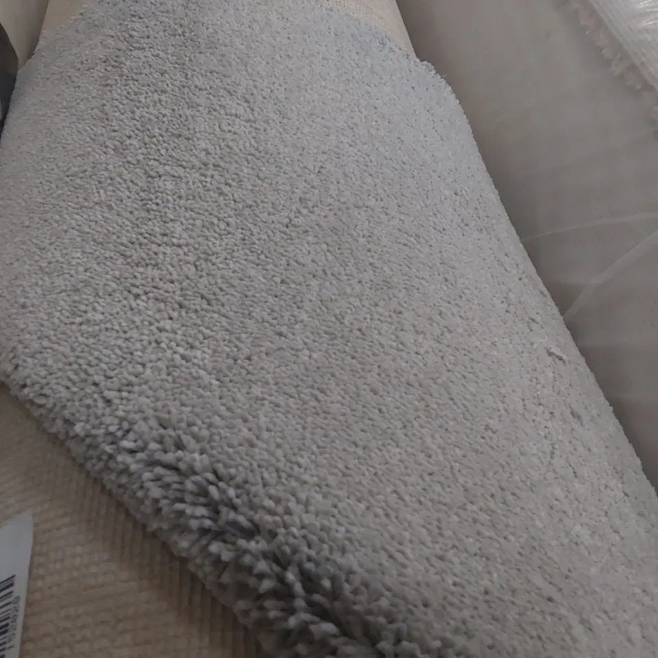 ROLL OF QUALITY FIRST IMPRESSIONS CLOSE SHAVE CARPET APPROXIMATELY 4M × 4.1M