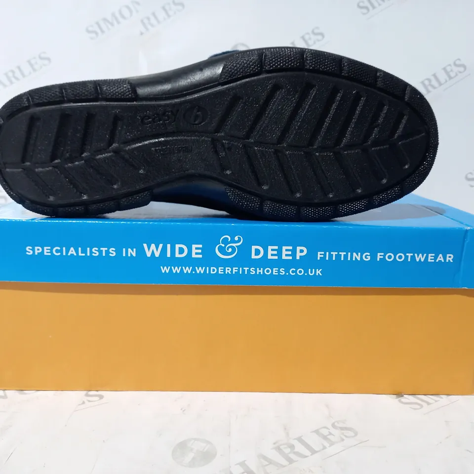 BOXED PAIR OF DB SLIPPERS IN NAVY UK SIZE 8