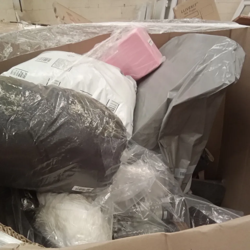 PALLET OF ASSORTED ITEMS INCLUDING NEOALLY 5 IN 1 LIFTING HARNESS, PET BEDS, NECK PILLOW, PET CARRIER 