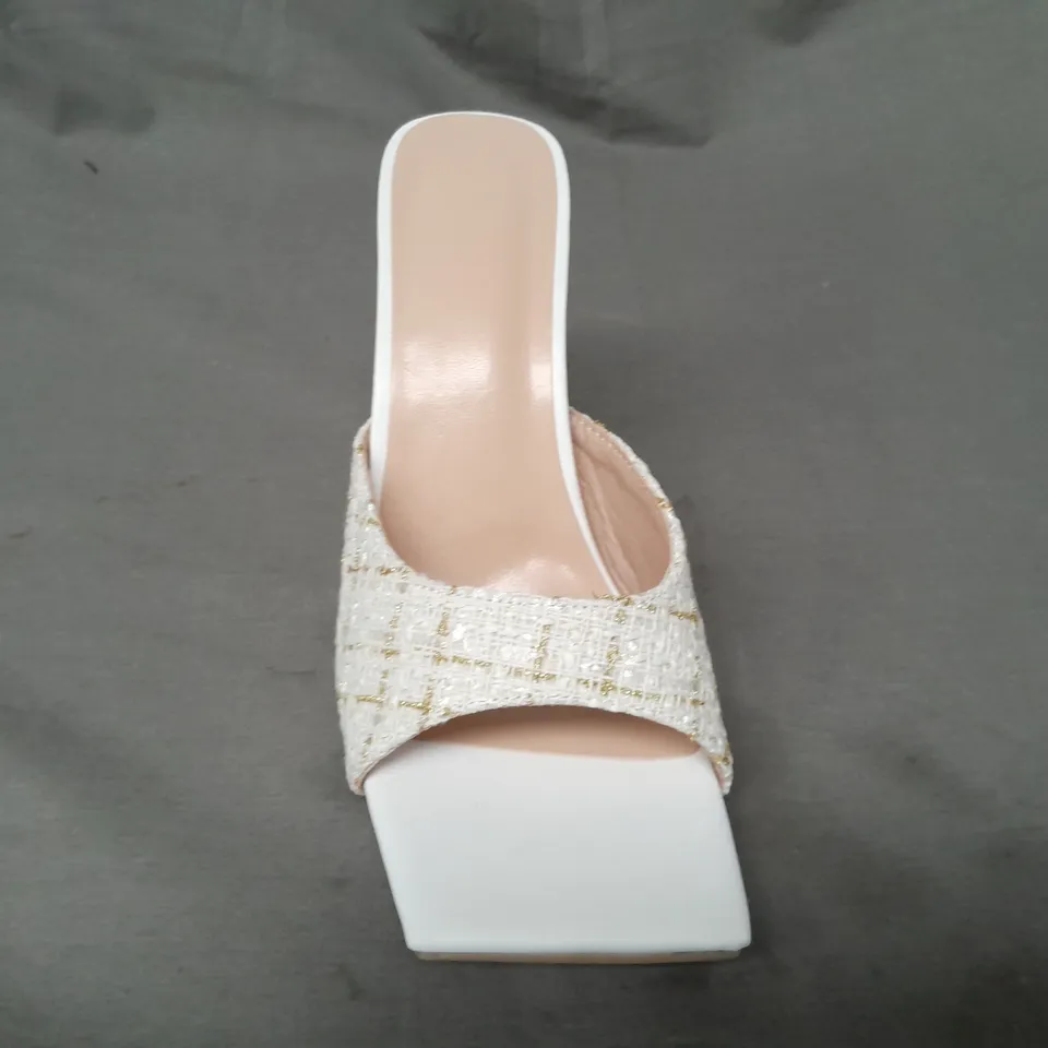 BOXED PAIR OF DESIGNER OPEN TOE HEELED SANDALS IN WHITE/GOLD EU SIZE 38