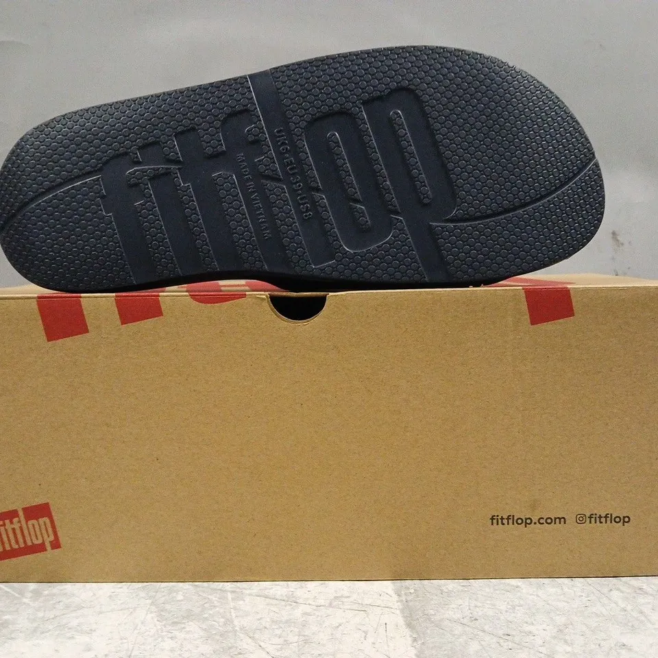BOXED PAIR OF FITFLOP IQUSHION TWO-BAR BUCKLE SLIDERS IN MIDNIGHT NAVY SIZE UK 6
