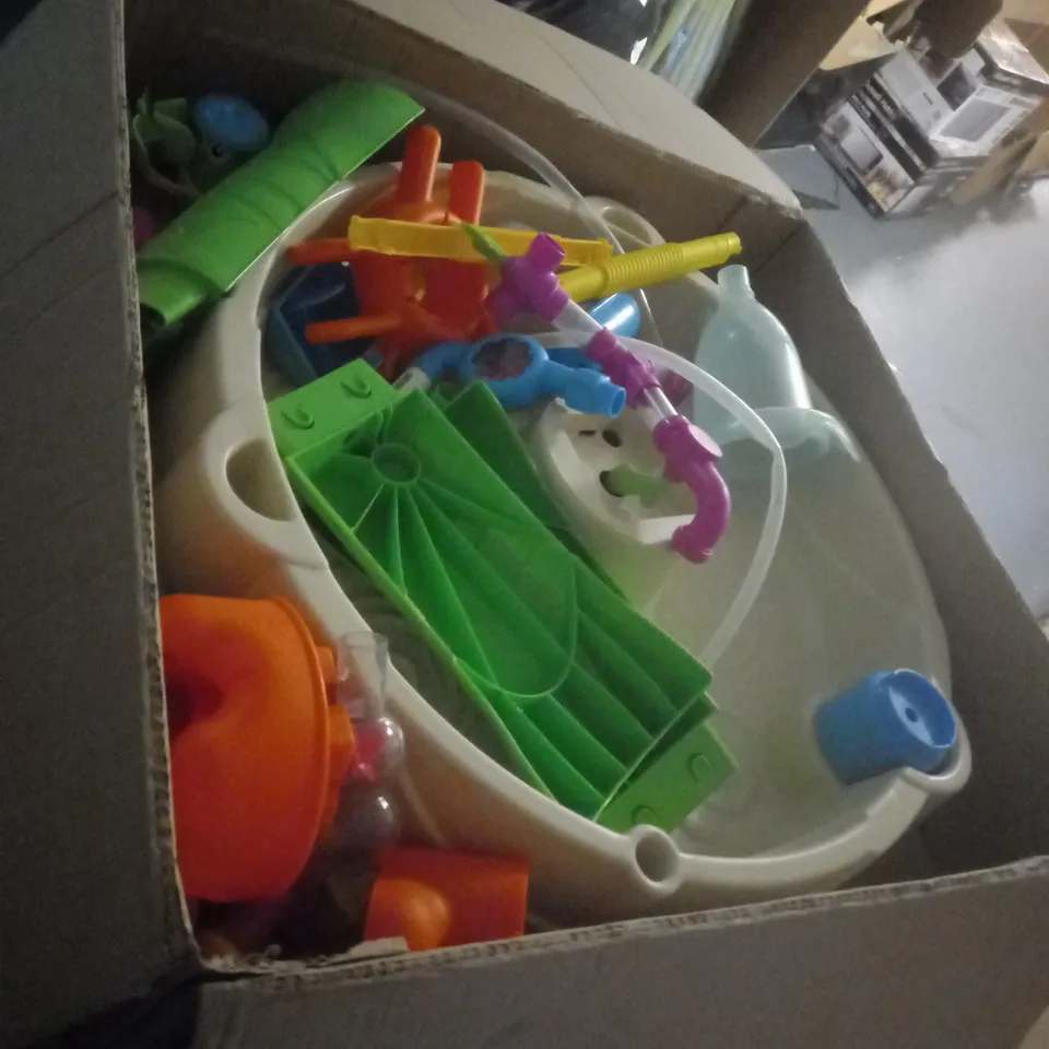 BOXED LITTLE TIKES FOUNTAIN FACTORY WATER TABLE RRP £70