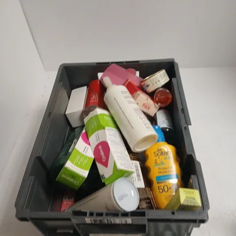 TOTE OF APPROXIMATELY 20 ASSORTED COSMETICS TO INCLUDE: ESTRID SHAVE GEL 