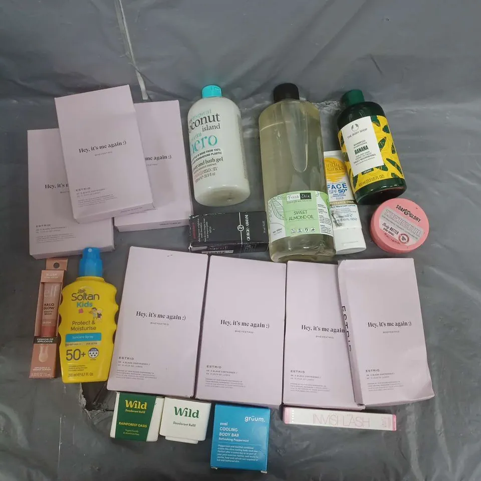BOX OF APPROXIMATELY 12 ASSORTED COSMETIC ITEMS TO INCLUDE -ESTRID RAZORS - BONDI SANDS- SAOP AND GLORY ETC.