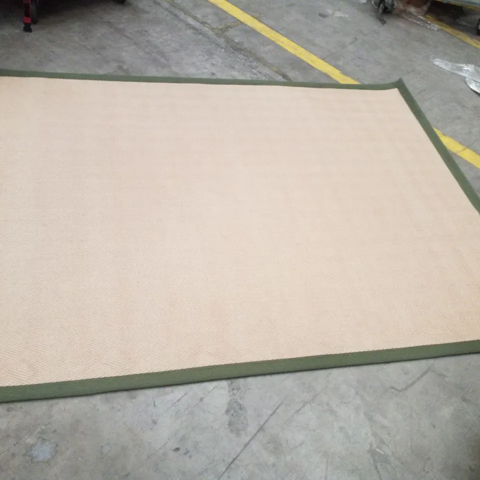 QUALITY DESIGNER AREA RUG    - APPROXIMATELY 230X157CM