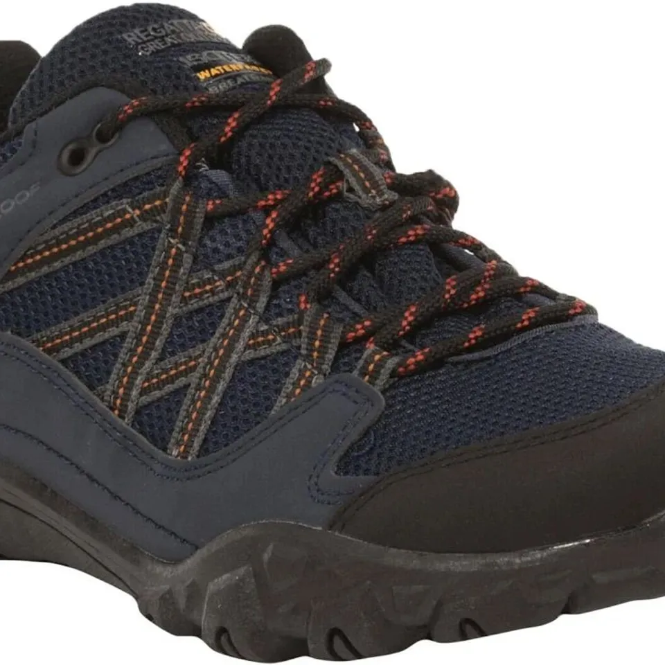 BRAND NEW BOXED REGATTA MENS EDGEPOINT III WATER RESISTANT WALKING TRAINERS -NAVY/BURNT UMBER SIZE 6.5