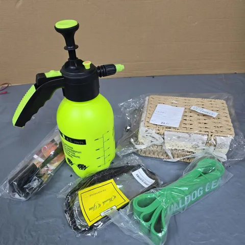 APPROXIMATELY 15 ASSORTED HOUSEHOLD PRODUCTS TO INCLUDE PRESSURE SPRAYER, STORAGE BOX, MEAT CHOPPER ETC