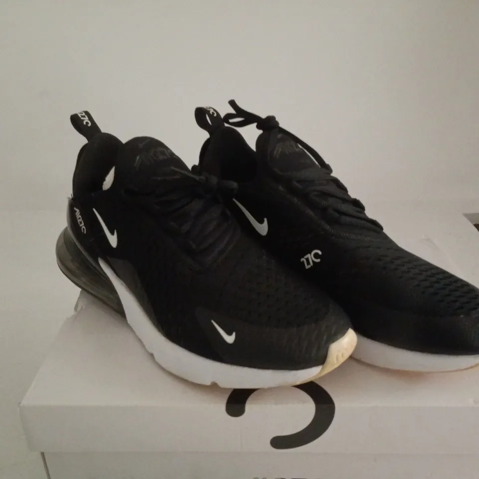 NIKE AIR MAX 270 BLACK TRAINER UK 9 BOXED