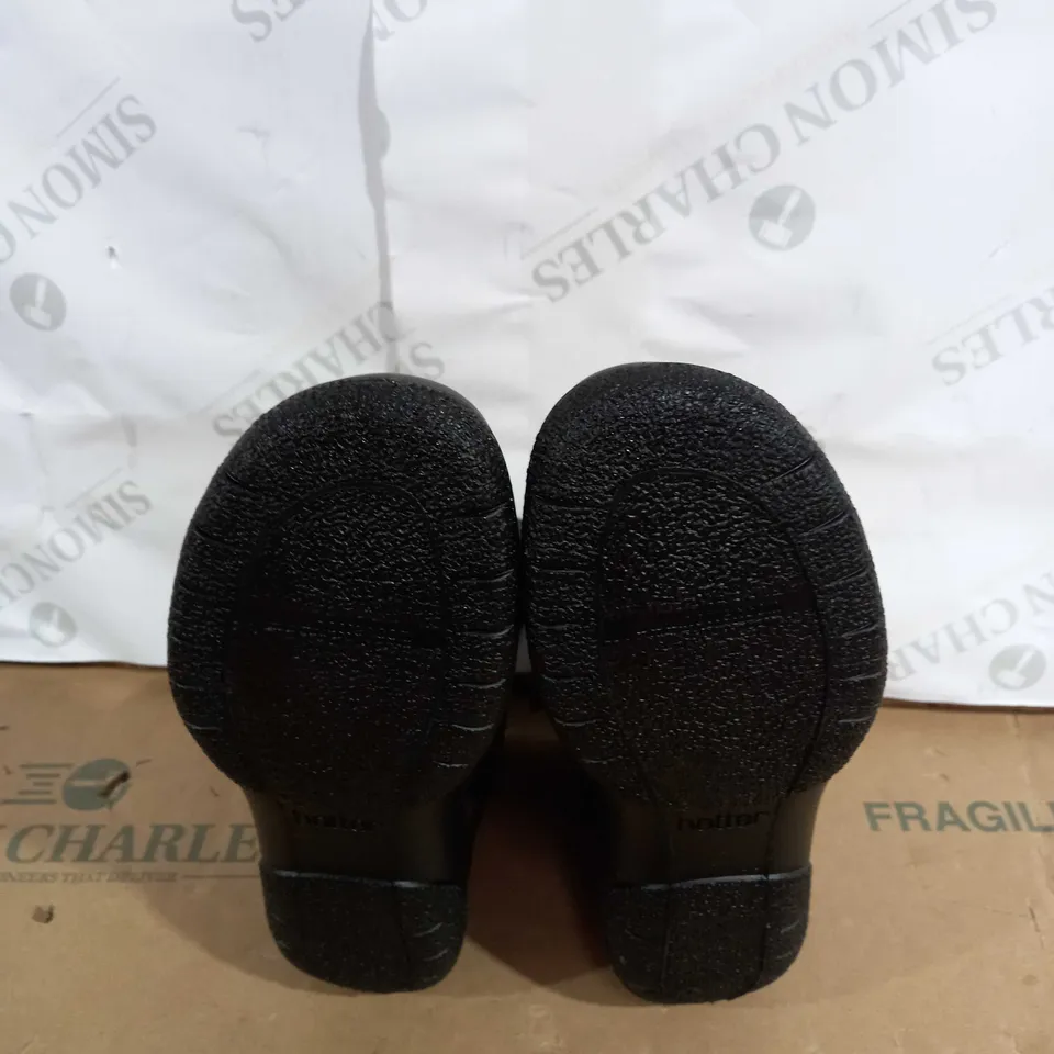 BOX PAIR OF HOTTER WHISPER LEATHERBOOTS SIZE 5