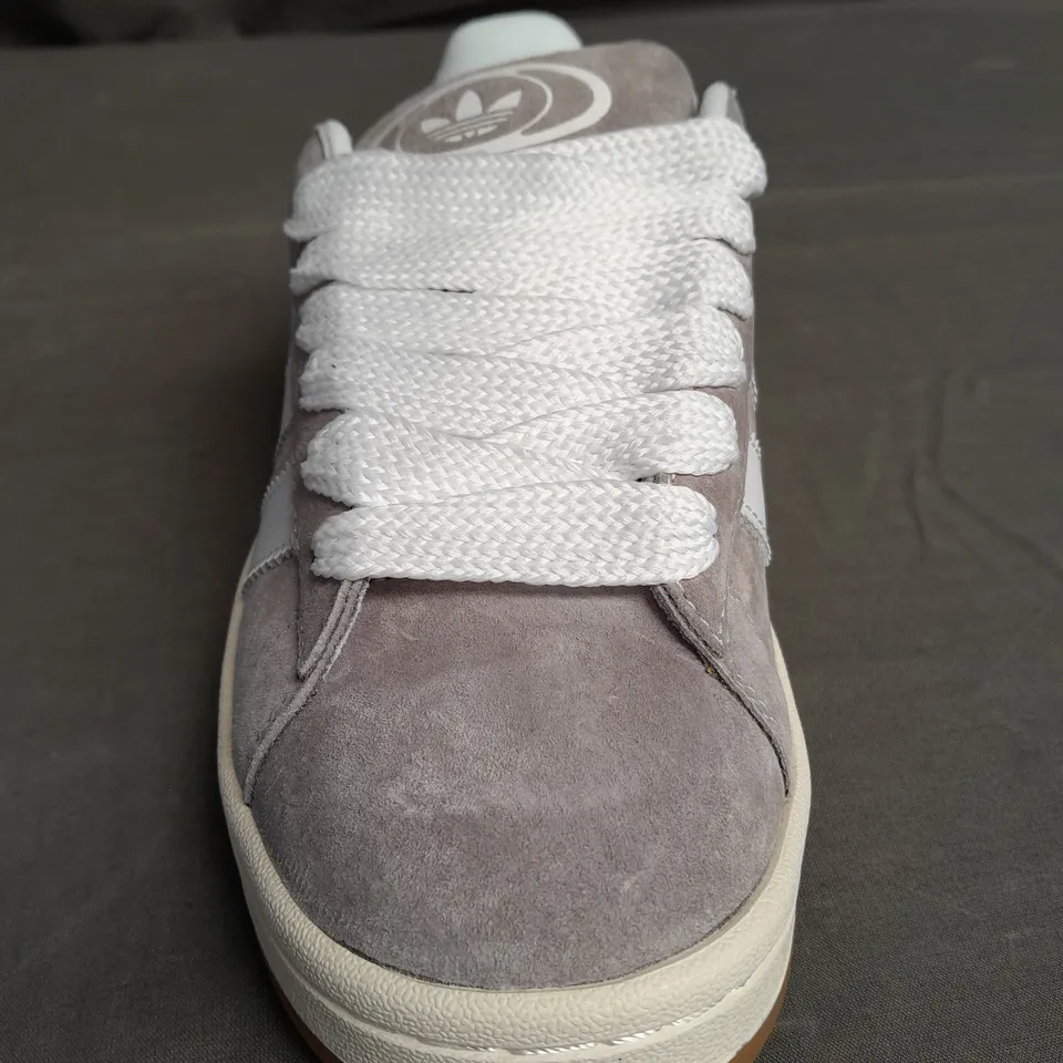 BOXED PAIR OF ADIDAS CAMPUS TRAINERS SIZE UK 5 