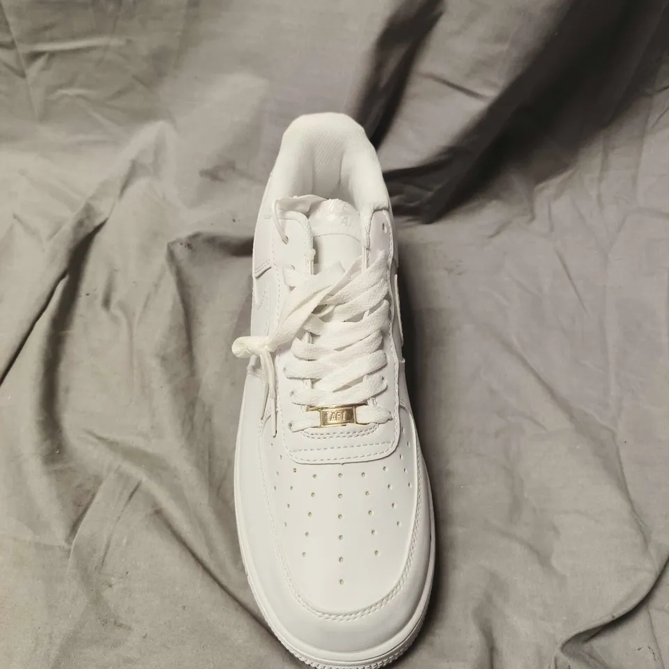 NIKE AIR FORCE 1 TRAINERS IN WHITE - 10