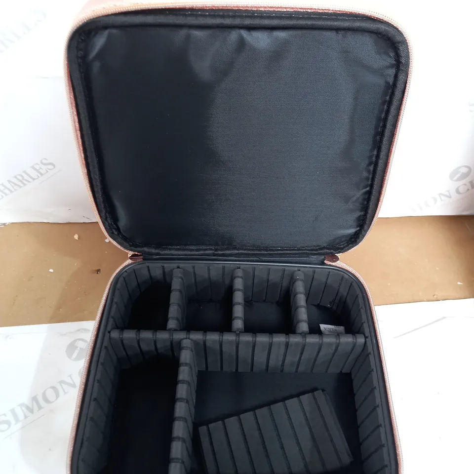 TILI MAKE-UP ORGANISER VANITY CASE WITH ADJUSTABLE COMPARTMENTS 