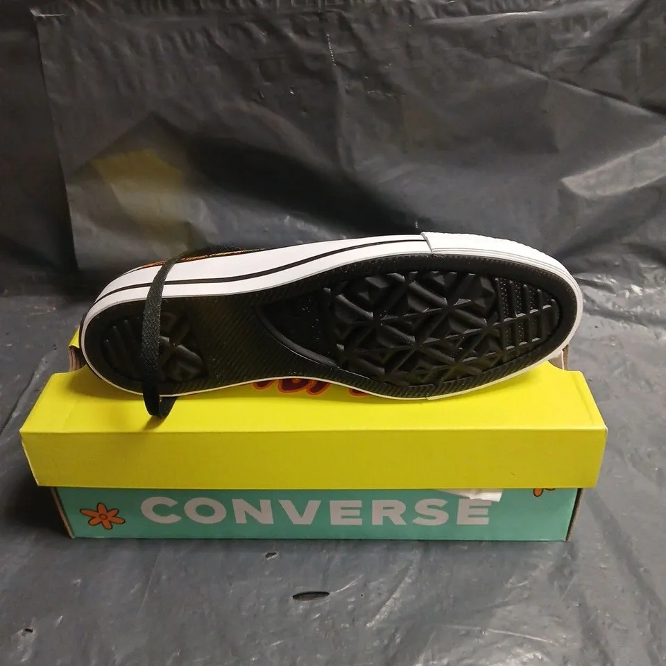 CONVERSE BLACK CANVAS LOW-TOP SNEAKERS WITH CARTOON PRINT – BOXED UK 5.5