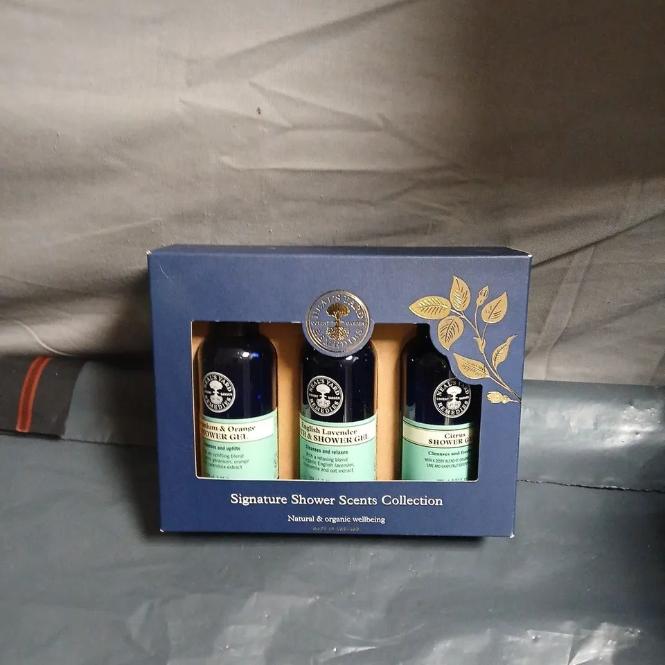 SIGNATURE SHOWER SCENTS COLLECTION – 3 X SHOWER GEL SET (NATURAL & ORGANIC)