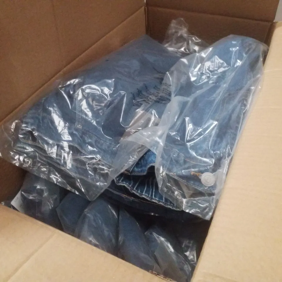 BOX CONTAINING APPROXIMATELY 11 BRAND NEW SIMPLY BE MID BLUE PLEAT DETAIL WIDE LEG JEANS - SIZE 30L