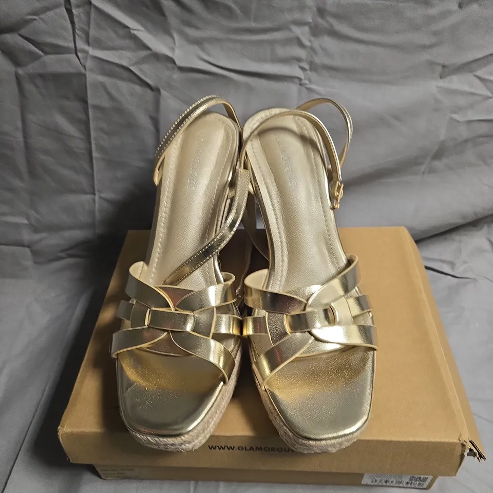 BOXED PAIR OF GLAMOROUS LADIES WEDGE SHOES - UK SIZE 8