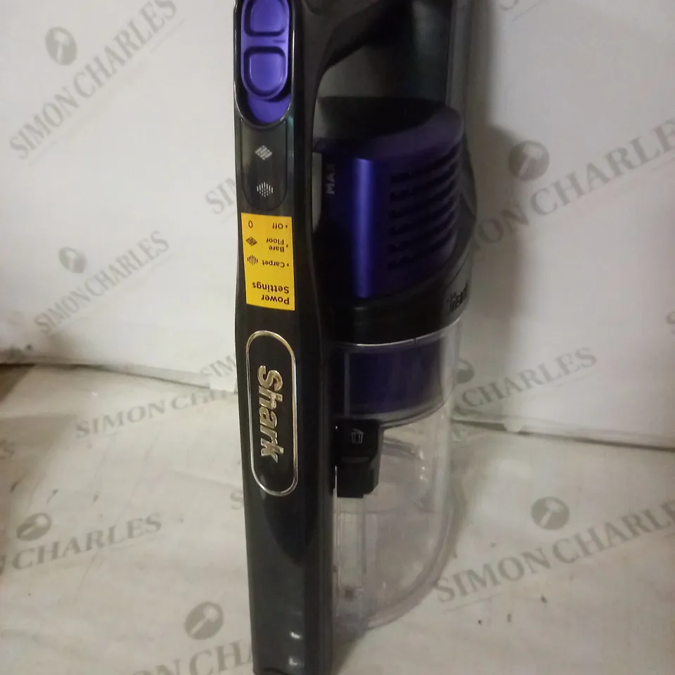 SHARK ANTI HAIR WRAP CORDLESS PET VACUUM CLEANER IZ202UKT