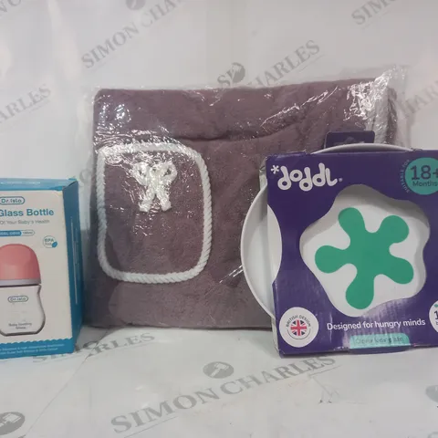 BOX OF APPROXIMATELY 15 ASSORTED HOUSEHOLD ITEMS TO INCLUDE CLEVER KIDS PLATE, BABY GLASS BOTTLE, ETC