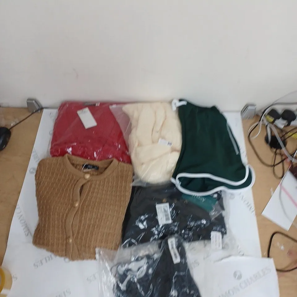 BOX OF ASSORTED CLOTHING ITEMS TO INCLUDE SHORTS, SWEATER, JUMPERS ETC 