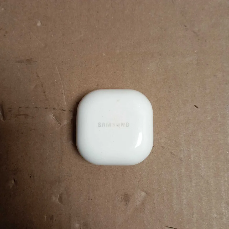 SAMSUNG GALAXY BUDS2 WIRELESS EARBUDS IN WHITE WITH CHARGING CASE - UNBOXED 