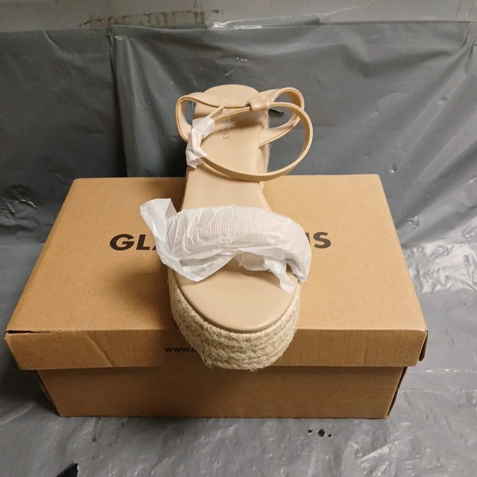 BOXED PAIR OF GLAMOROUS LADIES WEDGES - 6