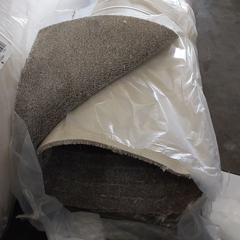 ROLL OF QUALITY EC HEARTLAND PINVIN CARPET // SIZE:  APPROXIMATELY 5 X 6.5m