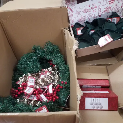 PALLET CONTAINING ASSORTED CHRISTMAS PRODUCTS & DECORATIONS INCLUDING CERAMIC BAUBLE SETS, FLOWER CLIPS, WREATHS & BERRY PICK DECORATIONS