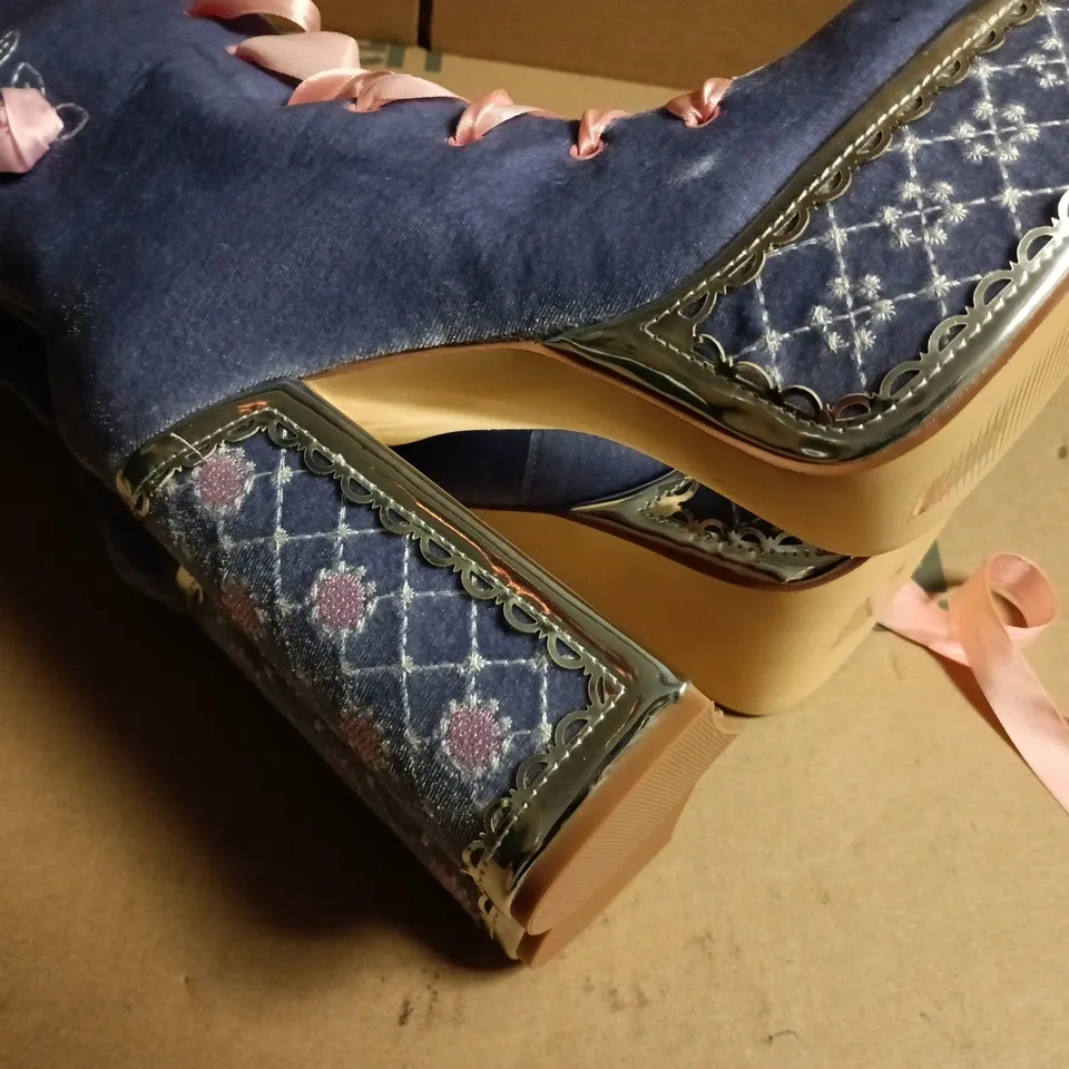 BOXED PAIR OF KOI GUILTLESS GHOST LACE UP PLATFORM LONG BOOTS IN LILAC SIZE UK 5