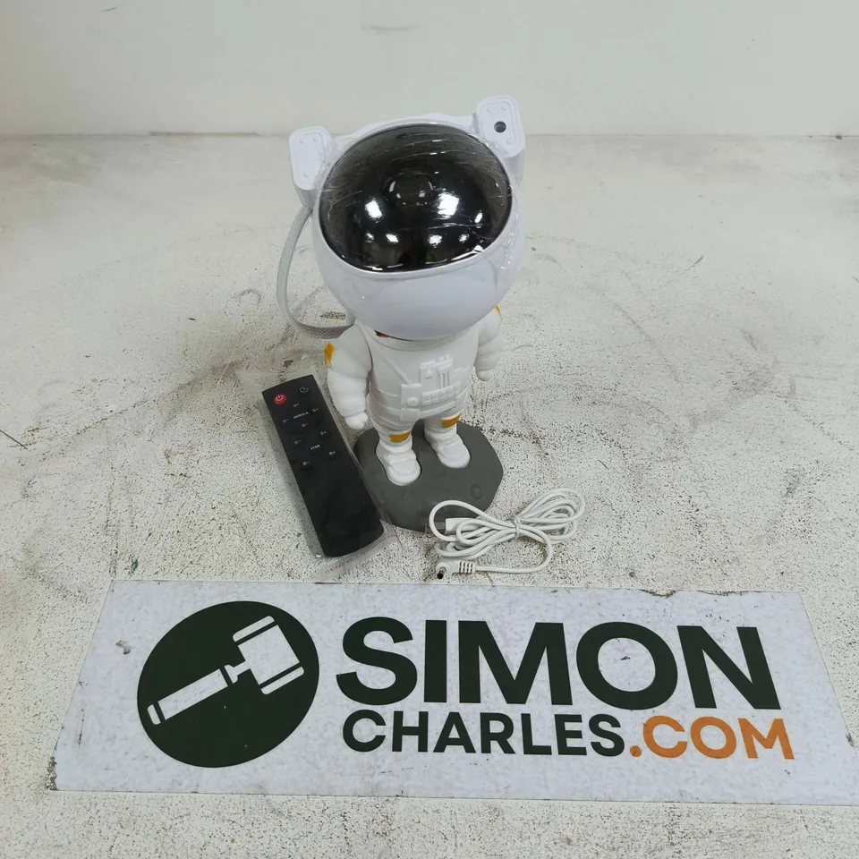 ASTRONAUT STARRY SKY PROJECTOR NIGHT LIGHT