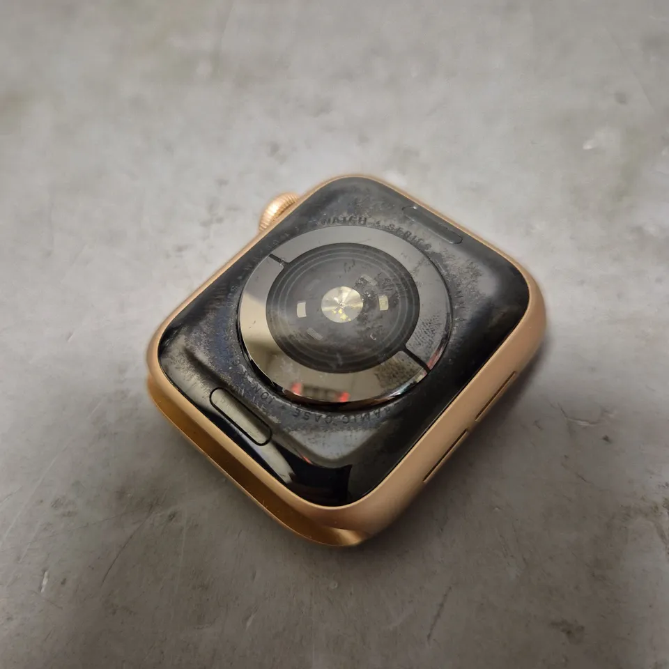 APPLE WATCH SERIES 4 WR-50M