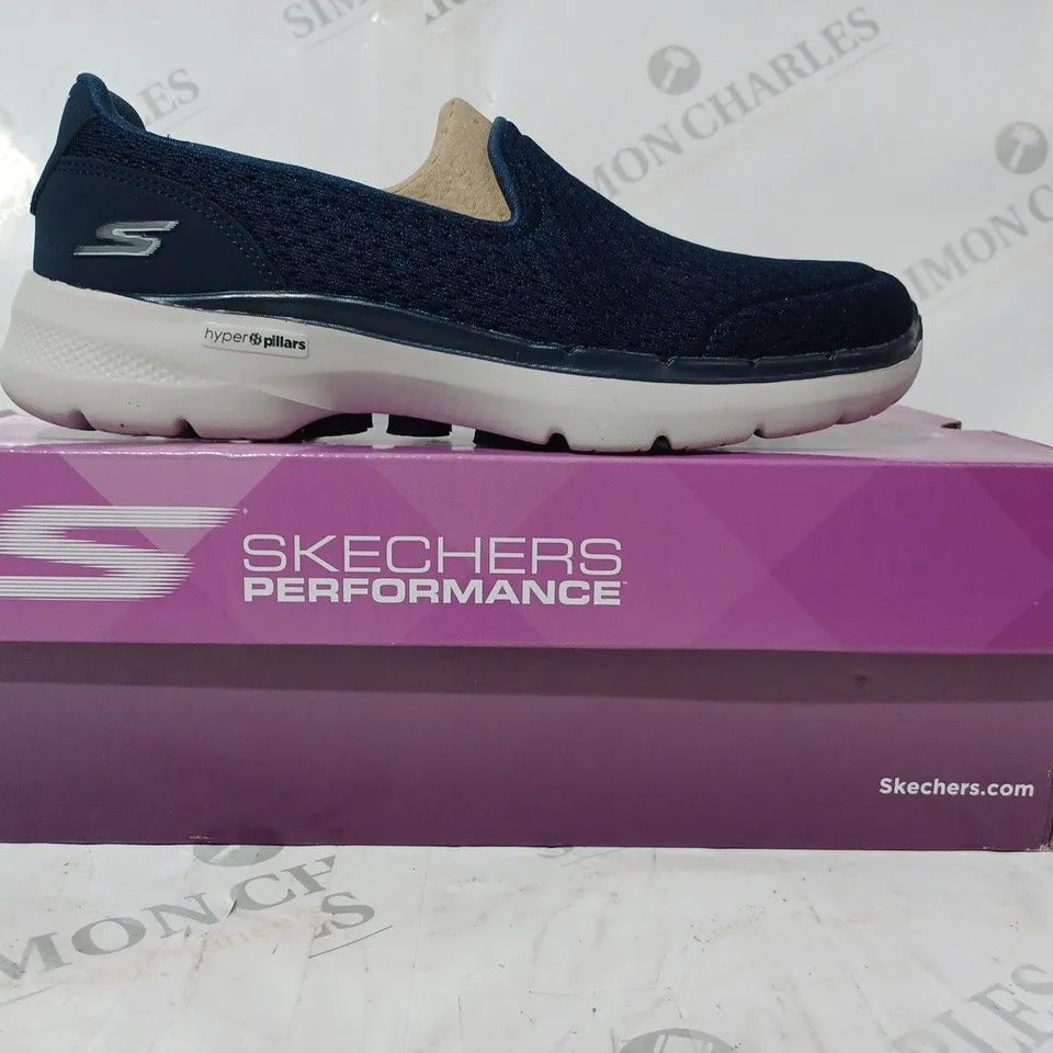 BOXED PAIR OF SKECHERS GO WALK TRAINERS IN NAVY SIZE 5