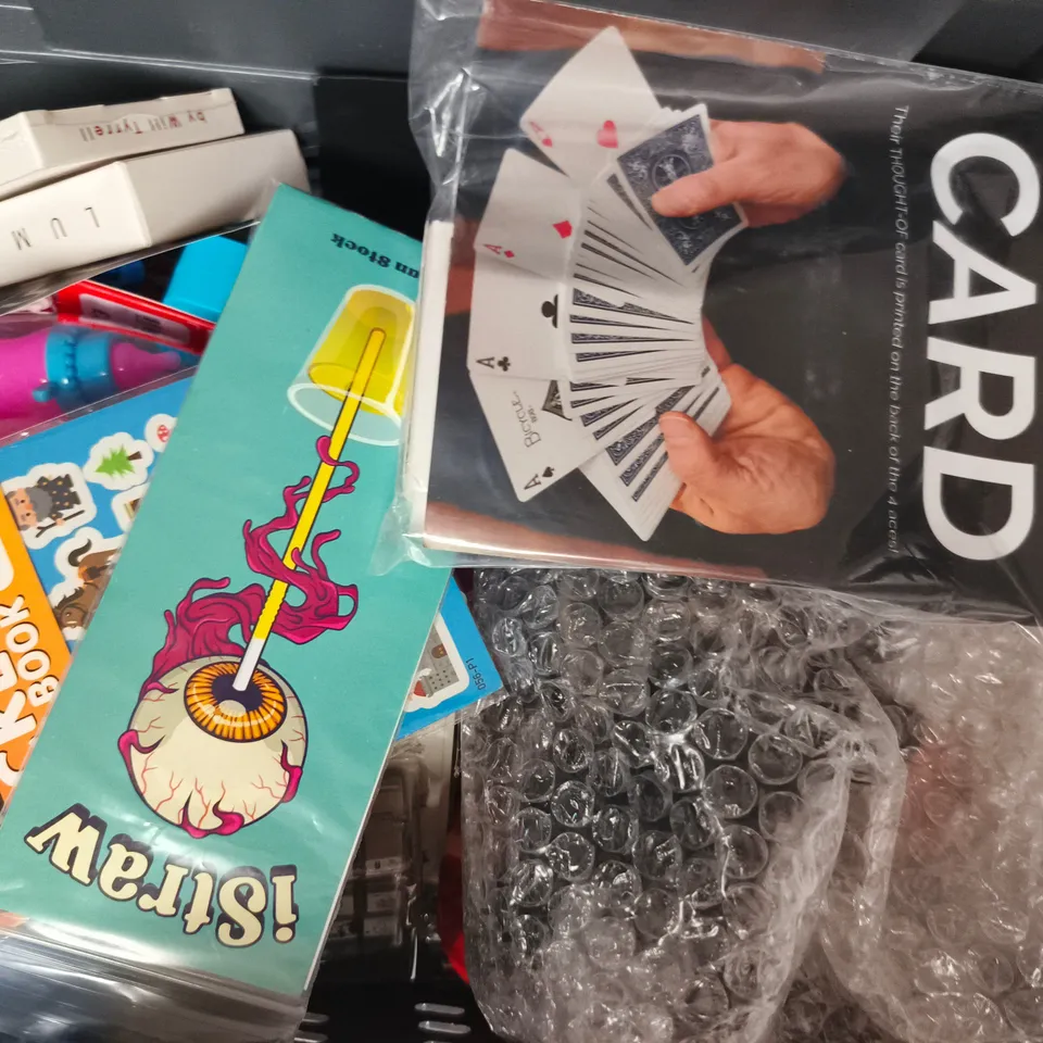 APPROXIMATELY 10 ASSORTED TOYS AND GAMES TO INCLUDE DOUBLE STACKED, LEVIOSA, ETC