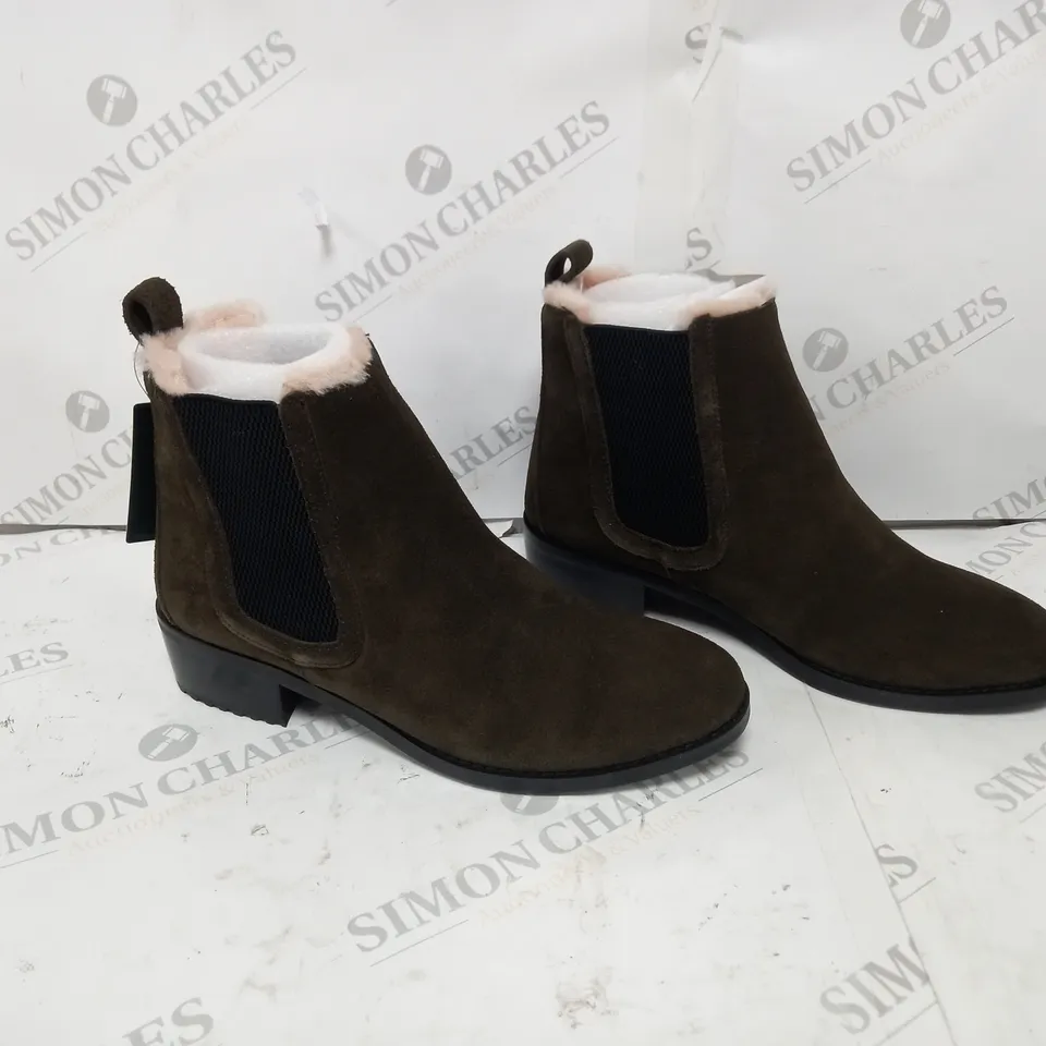 BOXED PAIR OF EMU AUSTRALIA ELLIN SUEDE DARK OLIVE ANKLE BOOTS - SIZE 7