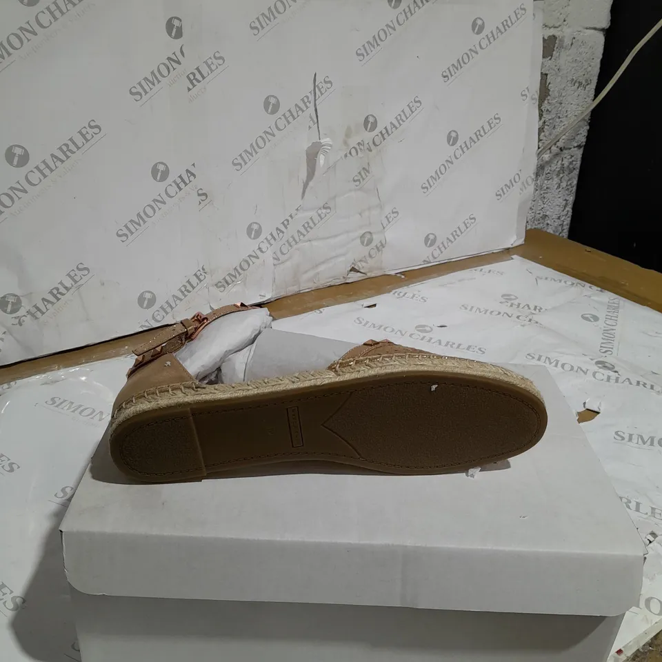 BOXED MARC FISHER GRAZE SANDALS ROSE GOLD SIZE 7.5