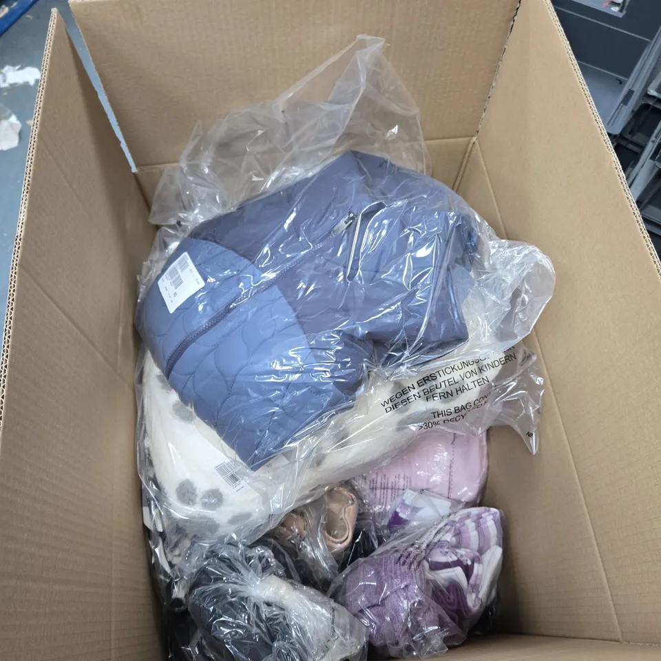 BOX OF APPROXIMATELY 20 ASSORTED CLOTHING ITEMS TO INCLUDE RUTH LANGSFORD, TOMMIE COPPER, BEN DE LISI ETC