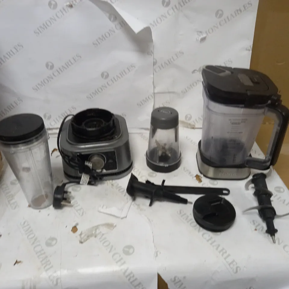 NINJA BLENDER AND BOTTLE SET