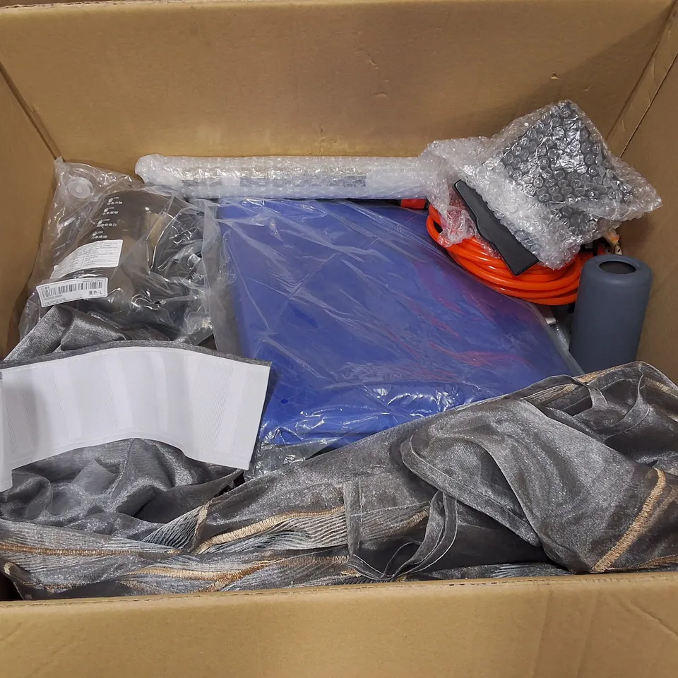 LOT OF ASSORTED HOUSEHOLD ITEMS TO INCLUDE DOG POOP BAGS, CHOPPING BOARDS AND HOME FABRICS