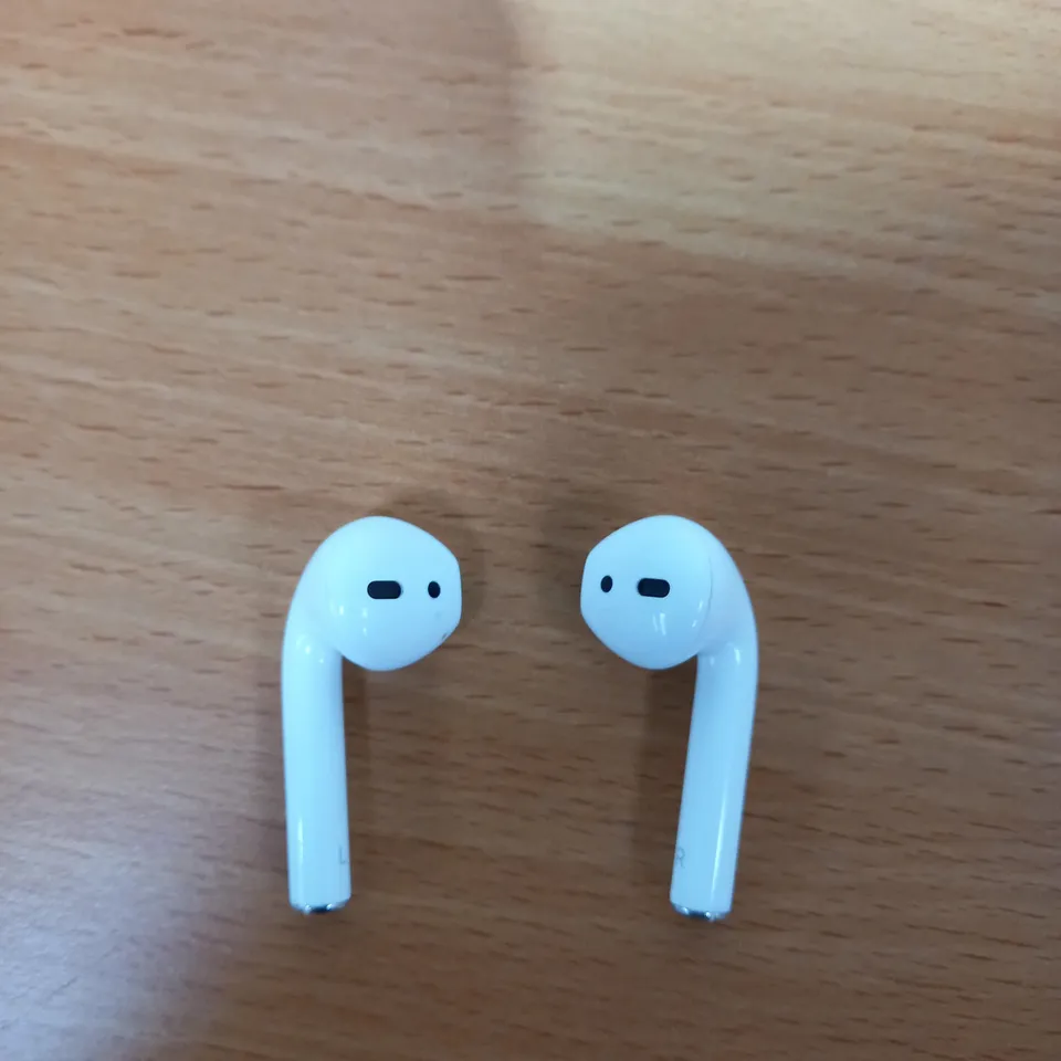APPLE AIRPODS