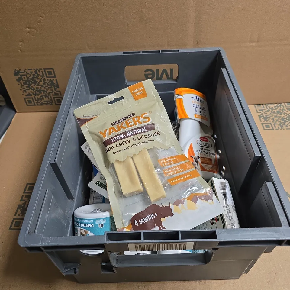 TOTE OF APPROXIMATELY 18 ASSORTED PET RELATED ITEMS TO INCLUDE FRONTLINE, YAKERS, YUMOVE ETC