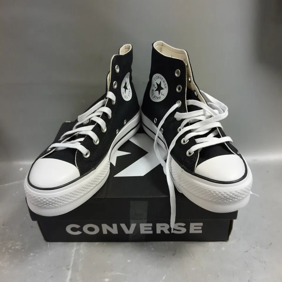 BOXED PAIR OF CONVERSE WOMENS ANKLE RISE SHOES IN BLACK/WHITE - 5