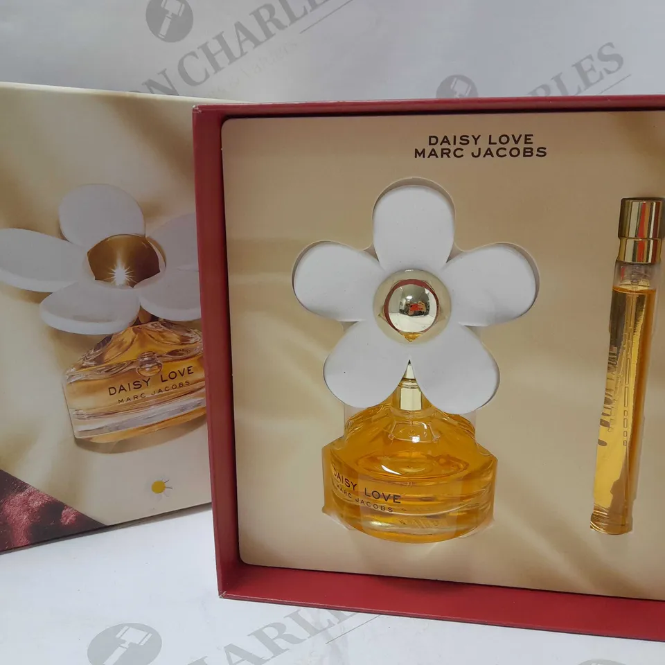 MARC JACOBS DAISY LOVE 50ML EAU DE TOILETTE GIFT SET
