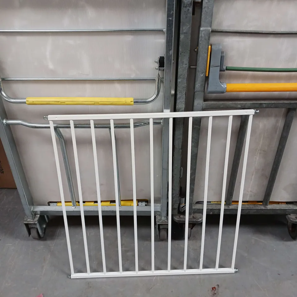 BOXED CUGGL LITTLE STEPS SINGLE PANEL METAL WALL FIX GATE 