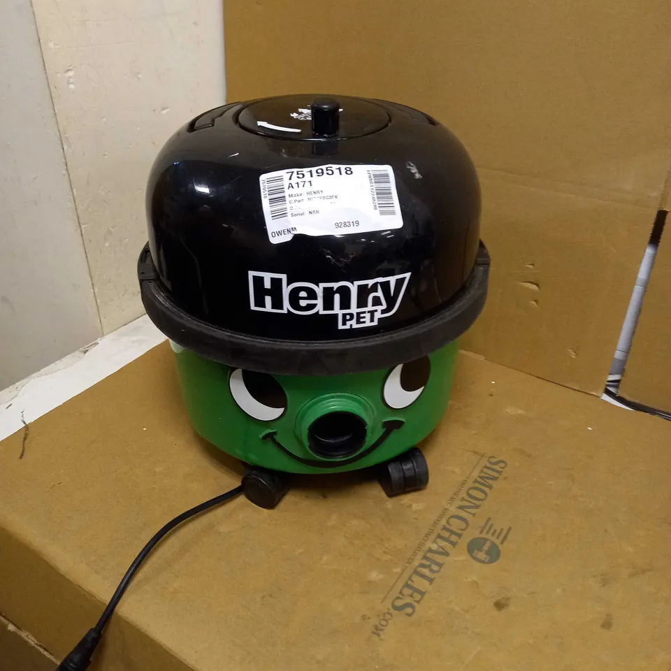 HENRY PET PET200 BAGGED CYLINDER VACUUM